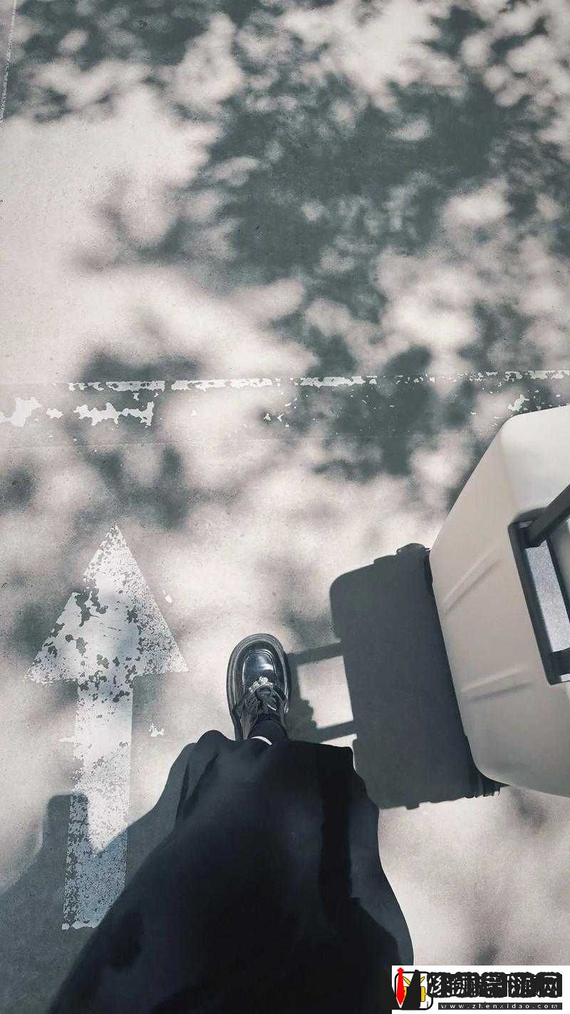 看镜子里我们的结合的地方